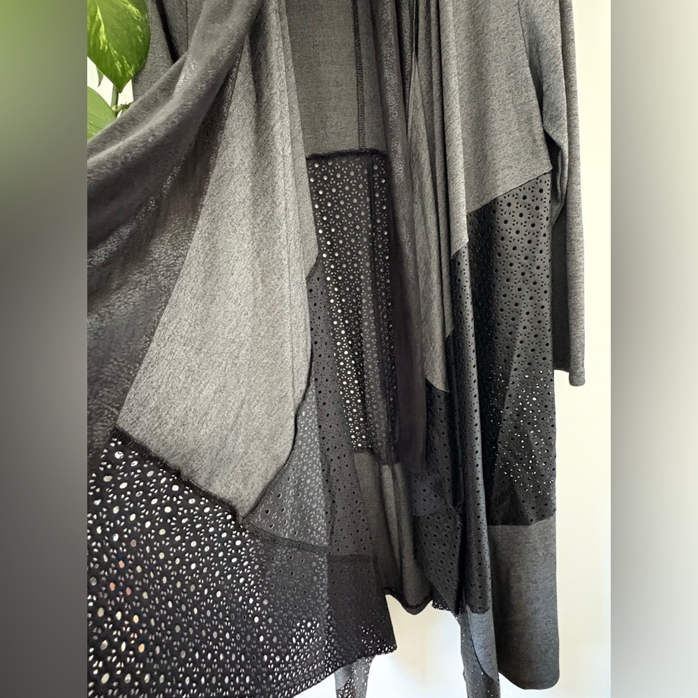 Elegant Gray/Black Pleather Women's Cardigan - Picture 4 of 6